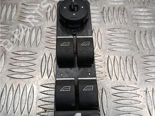 Used Left front window switch FORD FOCUS III 1.6 Ti (125 hp) 30797730