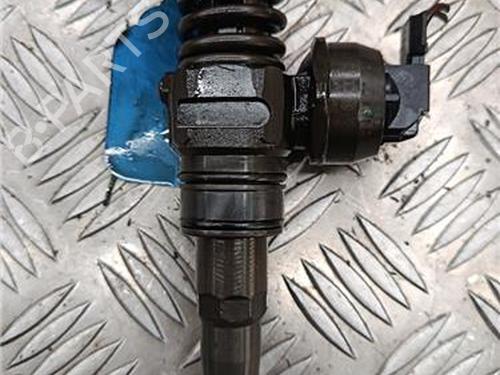 Inyector Inyector SEAT IBIZA IV (6J5, 6P1) 1.9 TDI (105 hp) 33836682 33836682
