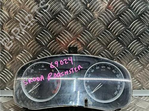 Used Instrument cluster SKODA ROOMSTER (5J7) 1.4 TDI (70 hp) 30139488