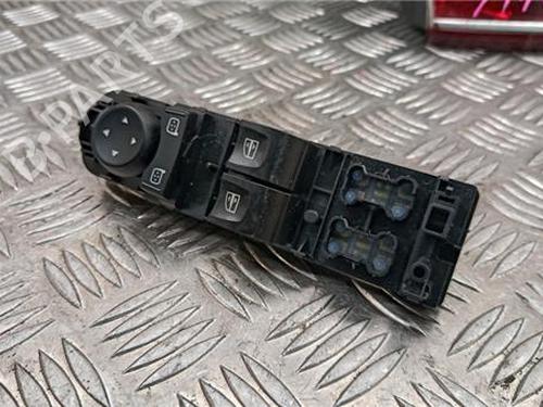 Used Left front window switch RENAULT MEGANE III Grandtour (KZ0/1) 1.5 dCi (KZ09, KZ0D, KZ1G, KZ29, KZ14, KZ1W, KZ10, KZ1F,... (110 hp) 32201071