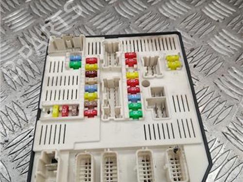 fuse-box-renault-megane-iii-hatchback-bz01_-b3_-2008-33279552 main image