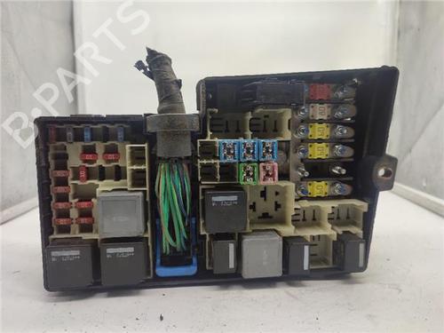 Used Fuse box Fuse box 18008381 18008381