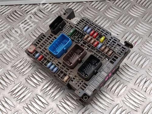 Used Fuse box Fuse box 38275769 38275769