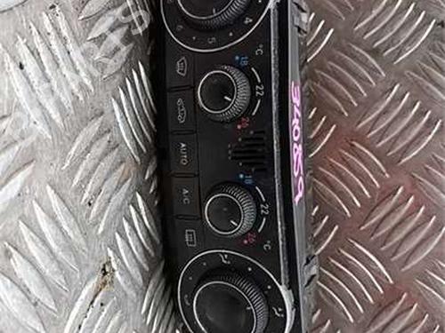 Used Climate control Climate control 18390318 18390318