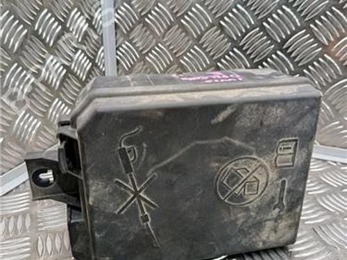 Zekeringkast OPEL CORSA E (X15) 1.3 CDTI (08, 68) (75 hp) 30447570