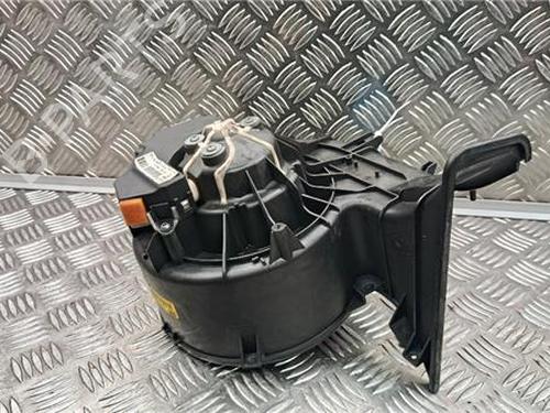 Used Heater blower motor OPEL VECTRA C (Z02) 2.2 DTI 16V (F69) (125 hp) 31984894