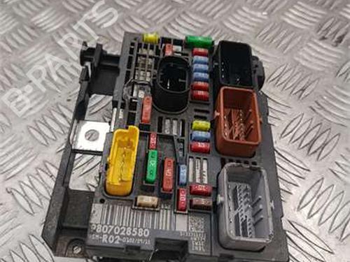 fuse-box-peugeot-5008-0u_-0e_-2009-2010-2011-2012-2013-2014-2015-2016-2017-36147990 main image