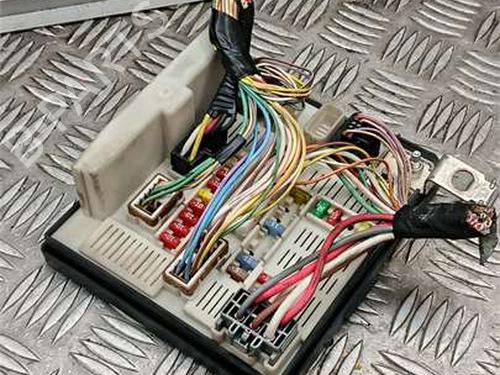Used Fuse box Fuse box 37433024 37433024