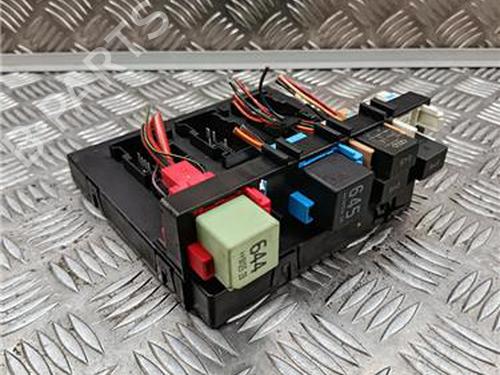 Used Fuse box Fuse box VW GOLF VI (5K1) 2.0 TDI (140 hp) 33948972 33948972