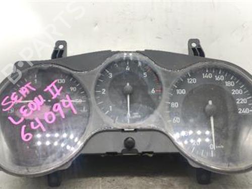 Used Instrument cluster SEAT LEON (1P1) 2.0 TDI 16V (140 hp) 18007701