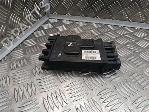 Caixa de fusíveis RENAULT GRAND SCÉNIC III (JZ0/1_) 2.0 16V (JZ0G) (140 hp) 30631066