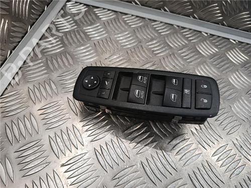 Interrupteur de vitre avant gauche FIAT FREEMONT (345_) 2.0 JTD (163 hp) 30739844