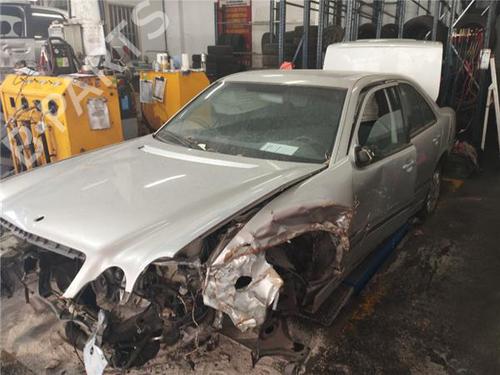 Brugte MERCEDES-BENZ E-CLASS (W210) E 320 CDI (210.026) (197 hp) 4216456
