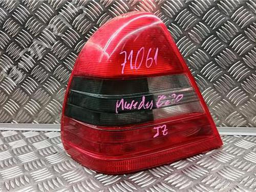 Feu arrière gauche MERCEDES-BENZ C-CLASS (W202) C 220 (202.022) (150 hp) 32038249