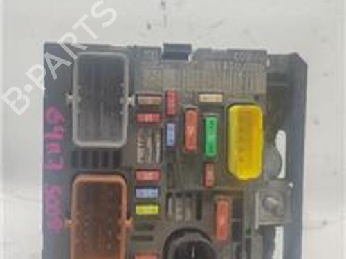 Used Fuse box PEUGEOT 5008 (0U_, 0E_) 1.6 BlueHDi 120 (120 hp) 18008913