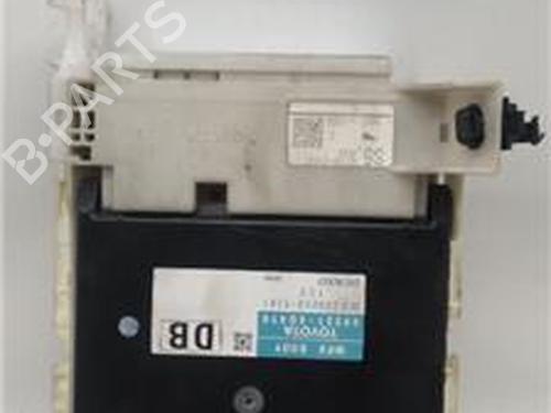 Used Fuse box TOYOTA YARIS (_P13_) 1.0 (KSP130_, KSP130) (69 hp) 18384088
