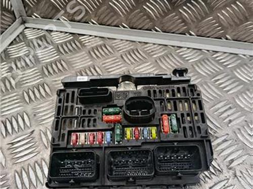 Used Fuse box Fuse box PEUGEOT 807 (EB_) 2.0 HDI (136 hp) 33948958 33948958