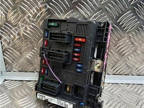Used Fuse box CITROËN C2 (JM_) 1.4 (73 hp) 30047760