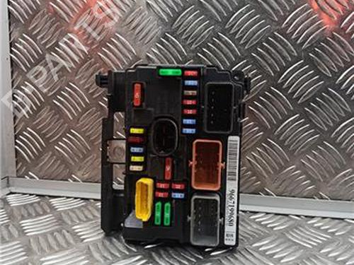 fuse-box-citroen-c3-ii-sc_-2009-31843534 main image