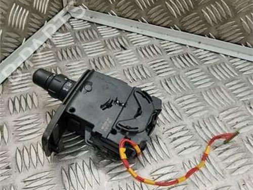 switch-renault-clio-iii-br01-cr01-2005-2006-2007-2008-2009-2010-2011-2012-2013-2014-37083379 main image