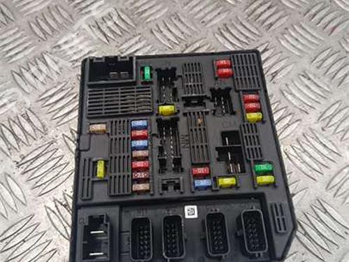 Used Fuse box Fuse box 36427731 36427731