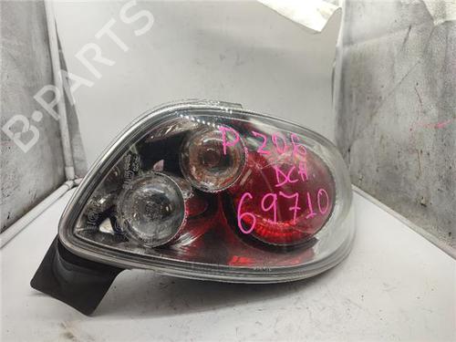 Używane Lampa tylna prawa PEUGEOT 206 Hatchback (2A/C) 1.9 D (69 hp) 28445421