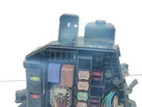 Used Fuse box TOYOTA YARIS (_P9_) 1.3 VVT-i (SCP90_, SCP90R) (87 hp) 18004386