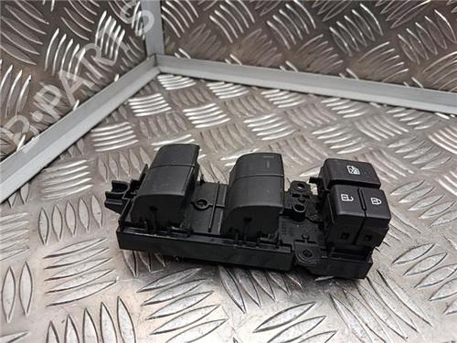 Used Left front window switch TOYOTA YARIS (_P21_, _PA1_, _PH1_) 1.5 (MXPA11) (125 hp) 30739838