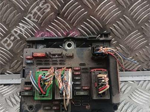 Used Fuse box Fuse box 37163464 37163464