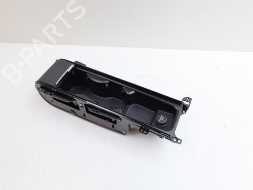 Kopholder/Genstandsholder Kopholder/Genstandsholder VOLVO V60 II (225) T4 (190 hp) 33984497 33984497