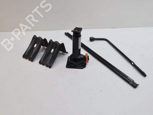 Używane Zestaw narzędzi / podnośnik SAAB 9-7X 5.3 AWD (299 hp) 29954251