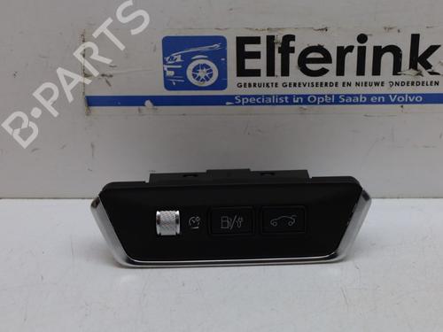 switch-lynk-co-01-phev-8888763604p8888763604-2017-18636343 main image