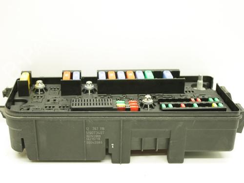 Used Fuse box Fuse box SAAB 9-3 Estate (E50) 1.8 i (122 hp) 18610728 18610728