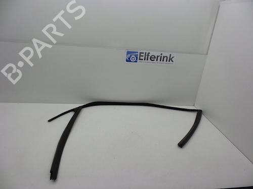Used Rubber door seal VOLVO V70 III (135) D3 / D4 (163 hp) 18620535
