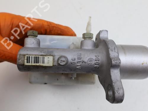 Used Brake master cylinder MERCEDES-BENZ B-CLASS Sports Tourer (W245) B 200 TURBO (245.234) (193 hp) 22346935