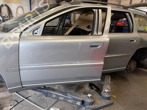 Used Left front door VOLVO V70 II (285) D5 (185 hp) 19036826