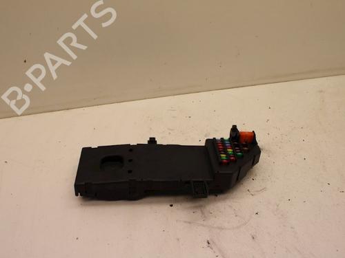 Used Fuse box Fuse box 18611822 18611822