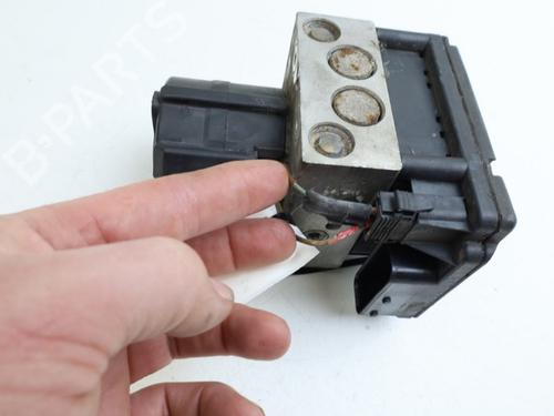 Used ABS pump VOLVO 850 Estate (855) 2.5 TDI (140 hp) 30297318