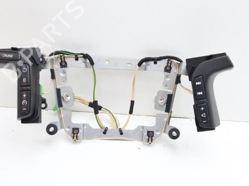 Used Steering wheel controls Steering wheel controls VOLVO XC70 I Cross Country (295) 2.4 T XC AWD (200 hp) 30151357 30151357
