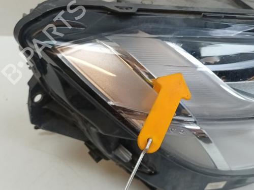 right-headlight-volvo-v90-ii-estate-235-2016-33607130 main image