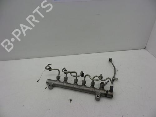 Used Injection rail VOLVO V60 I (155) D4 (181 hp) 18620807