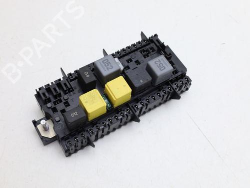 Used Fuse box Fuse box 39034237 39034237