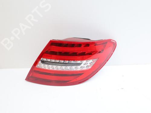 Used Right taillight MERCEDES-BENZ C-CLASS (W204) C 180 CGI (204.049) (156 hp) 31092732