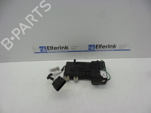 Used Fuse box Fuse box VOLVO V60 I (155) D6 Hybrid AWD (280 hp) 18628977 18628977