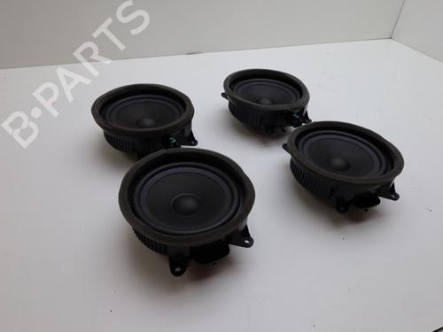 colunas-de-som-lynk-co-01-phev-8891548125322955328891548125a-2017-18638251 main image