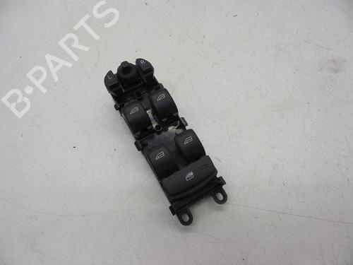 switch-volvo-v40-hatchback-525-d2-31376495-2012-2013-2014-2015-2016-2017-2018-2019-18622627 main image