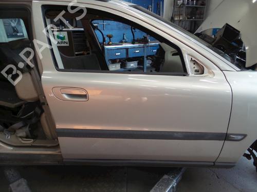 Dør højre fortil VOLVO V70 II (285) 2.4 (140 hp) 18624820