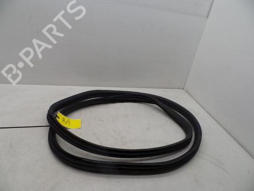 Used Rubber door seal VOLVO V60 I (155) T3 (150 hp) 18614164