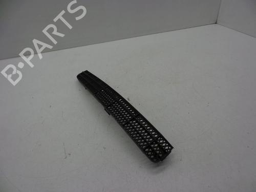 Used Grille VOLVO XC90 I (275) 2.5 T AWD (209 hp) 18622354