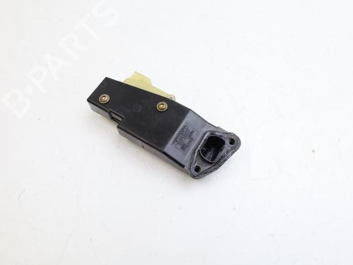 Used Fuel door actuator VOLVO V70 II (285) 2.4 (140 hp) 31259581